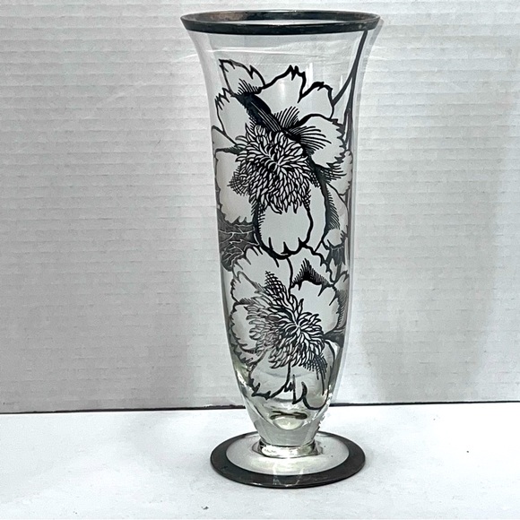 Sterling Silver Embossed Wedding Vase by: Silver City-Flanders Pattern - Picture 4 of 5